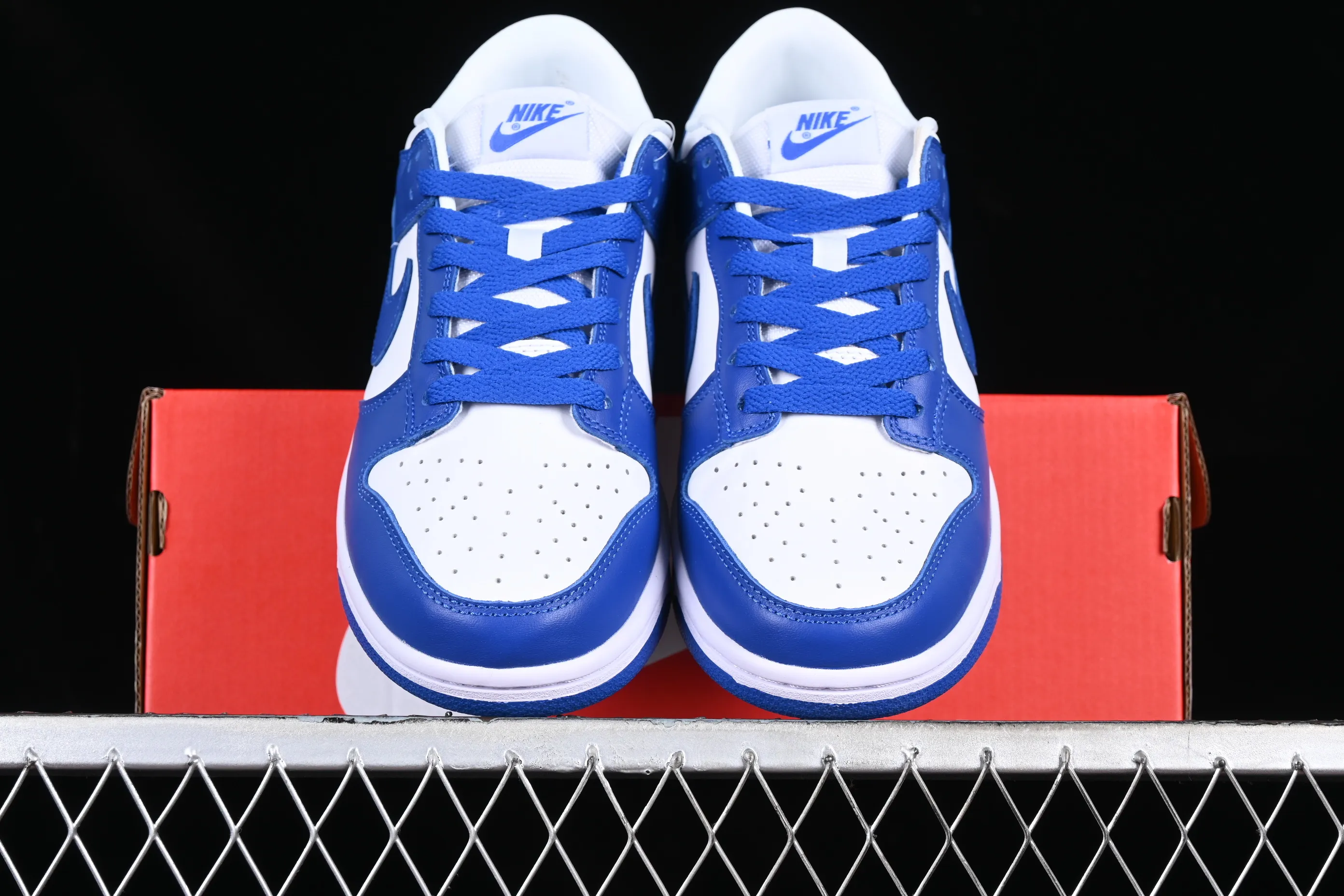 All Categories Nk SB Dunk Series Nk SB Dunk Low Low-top Sneakers Nk SB Dunk Low Pro "Kentucky" White and Blue University of Kentucky SB Smashing Backboard Fashion Casual Sneakers CU1726-100